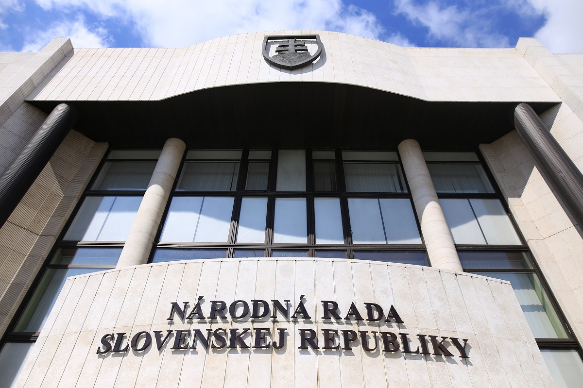 Stanovisko SAN k rozhodnutiu NR SR