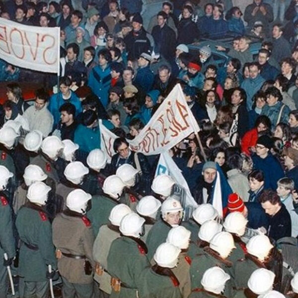 Revolúcia či nežný prevrat? komentár