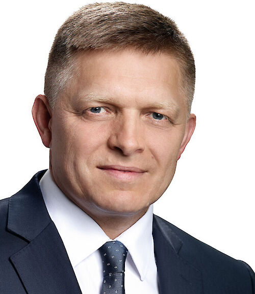 Premiér Fico pred dilemou