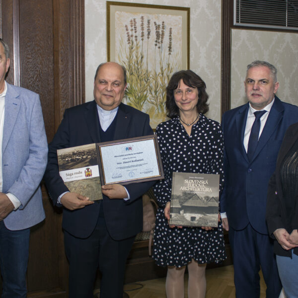 Ocenili sme ThDr. Jána Košiara